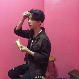 吃瓜网红帅哥是谁图片,揭秘吃瓜网红帅哥的神秘面纱